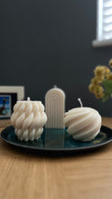 Load image into Gallery viewer, Large Sphere Twirl candle
