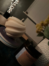 Load image into Gallery viewer, Large Sphere Twirl candle
