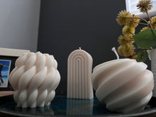 Load image into Gallery viewer, Chunky Braid soy wax candle
